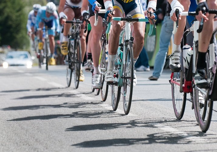 ¿Quién apoya a los equipos de ciclismo?