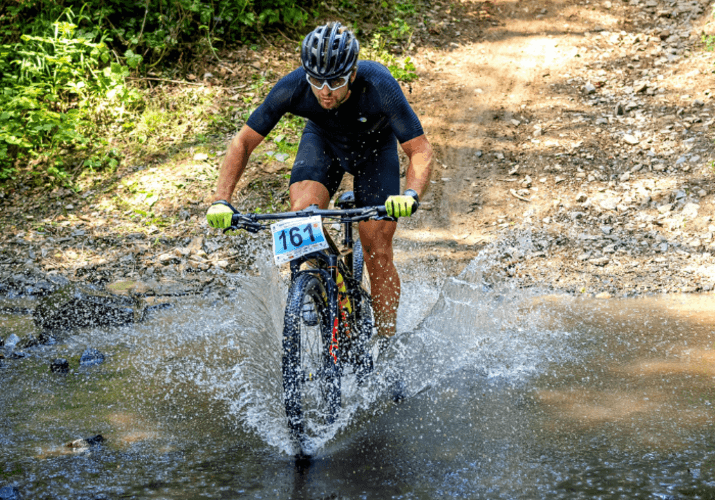 Reseña: «Libera tu naturaleza» en el set de ropa de ciclismo de verano de UYN