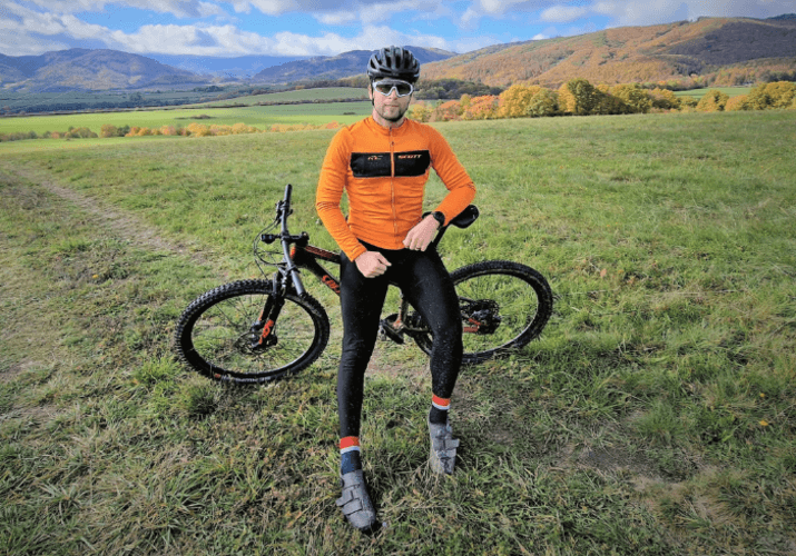 TEST: Scott Warm Hybrid RC. ¿Chaqueta de entretiempo o maillot largo aislado?