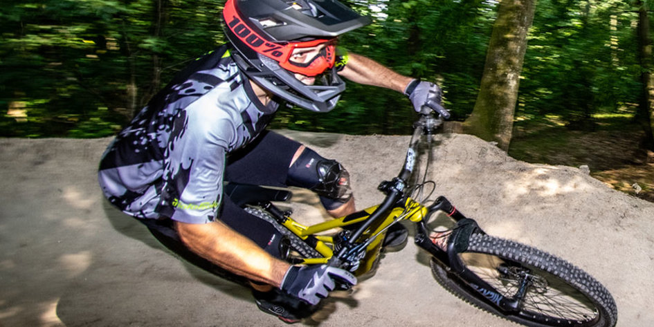 9 consejos de ropa imprescindible para ciclistas de montaña>