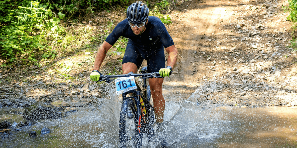 Reseña: «Libera tu naturaleza» en el set de ropa de ciclismo de verano de UYN>