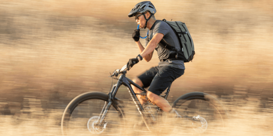 5 razones por las que puedes disfrutar montando en bicicleta con la marca CamelBak incluso en verano>