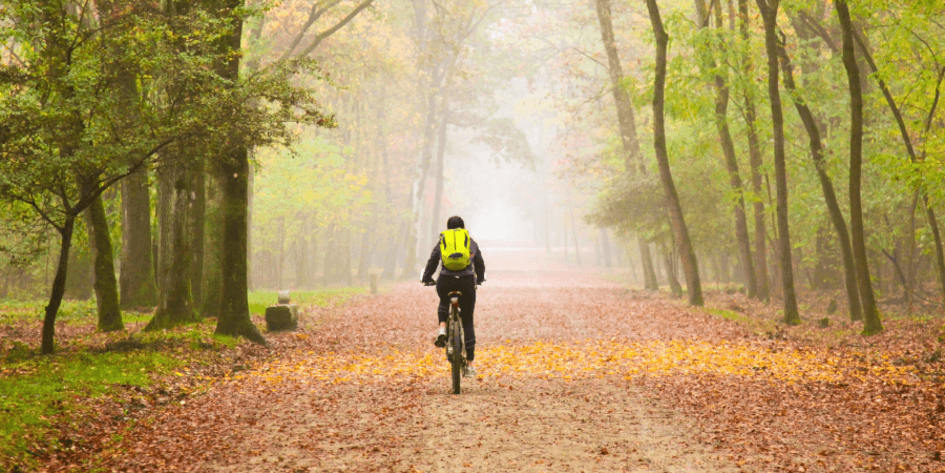Cómo vestirse para andar en bicicleta en condiciones otoñales>