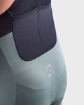 ALÉ pantalones cortos de tirantes - OFF-ROAD GRAVEL STONES CARGO - verde
