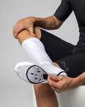 ALÉ calentadores - WHIZZY SHOECOVER  - blanco