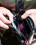 MUC-OFF caso - ESSENTIALS CASE - negro/marrón/verde