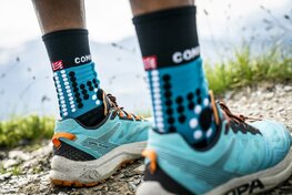 COMPRESSPORT calcetines clásicos - PRO RACING WINTER TRAIL - azul claro/azul