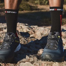 COMPRESSPORT calcetines clásicos - PRO RACING 4.0 TRAIL - negro/rojo